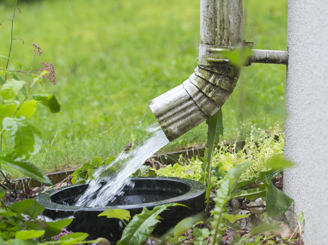 gutter pipe spraying water